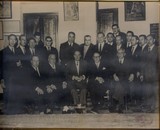 <div class=lightGallery-captions><p>Junta Directiva y Empleados de Mutua de Ceuta en el año 1959</p><p>Fotografía de grupo de empresarios que conformaban la Junta Directiva de Mutua de Ceuta en el año 1959 y algunos de los empleados de la misma.</p><h4>Material cedido por 115 - CESMA</h4><span>1959</span></div>